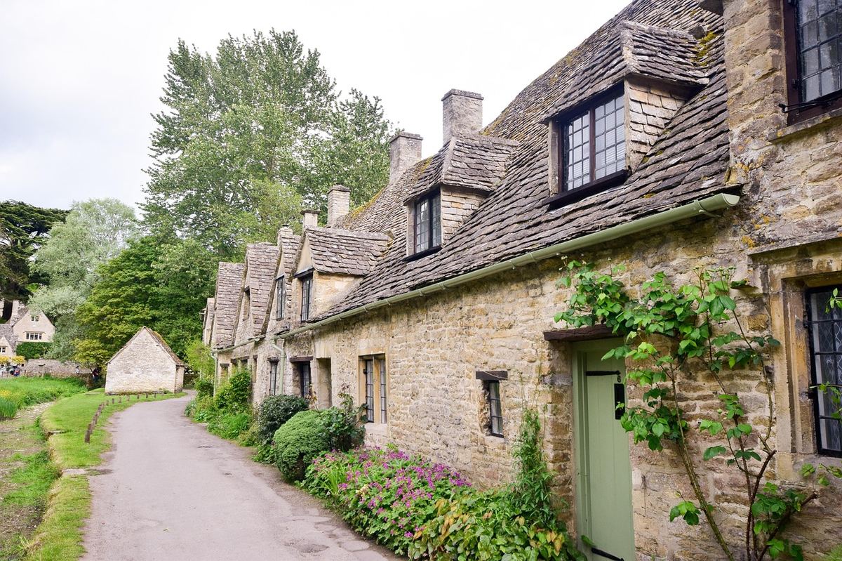 A honey-coloured stone village in the Cotswolds
